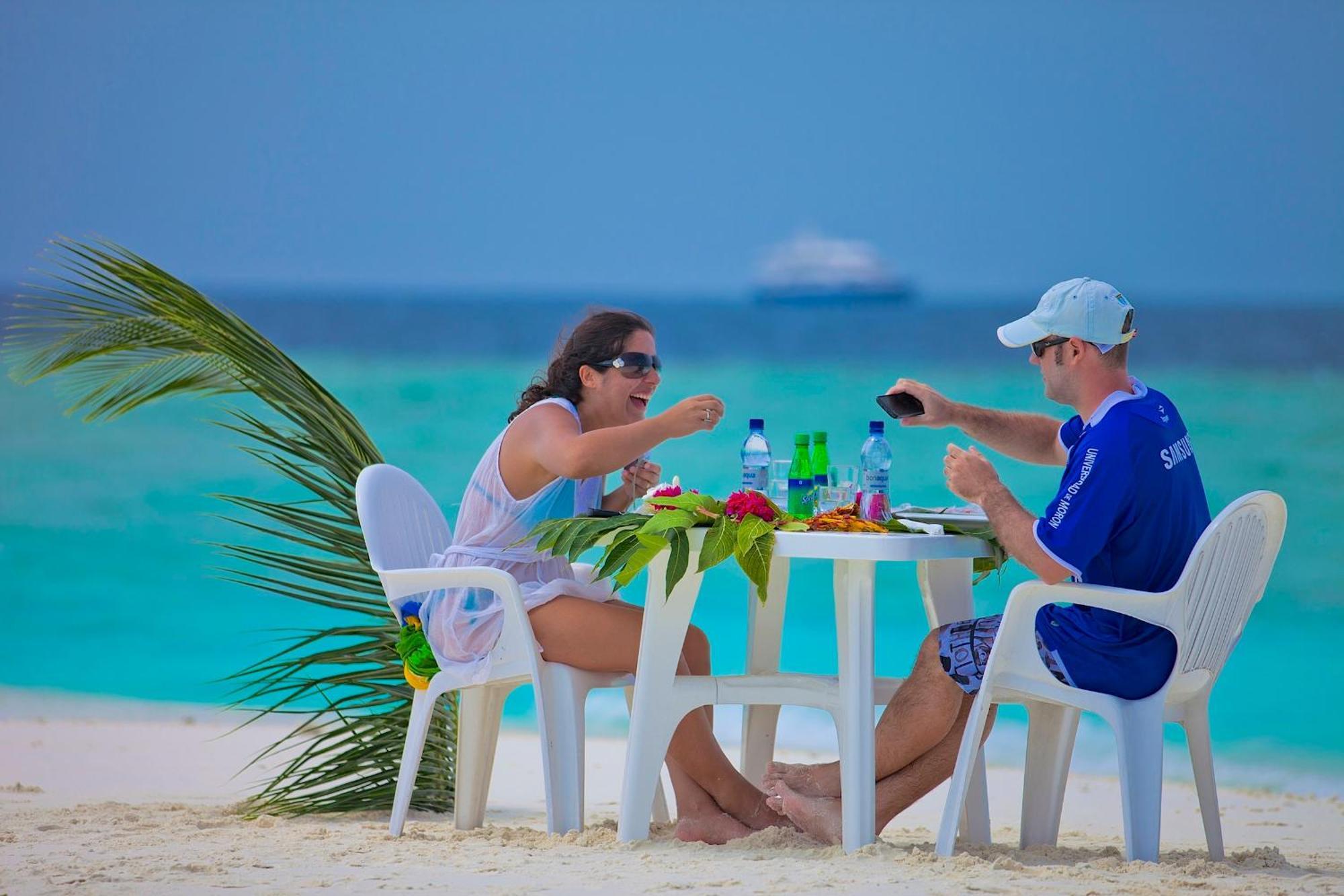 Kaani Beach Hotel Maafushi Exterior photo