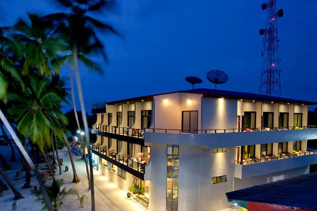 Kaani Beach Hotel Maafushi Exterior photo