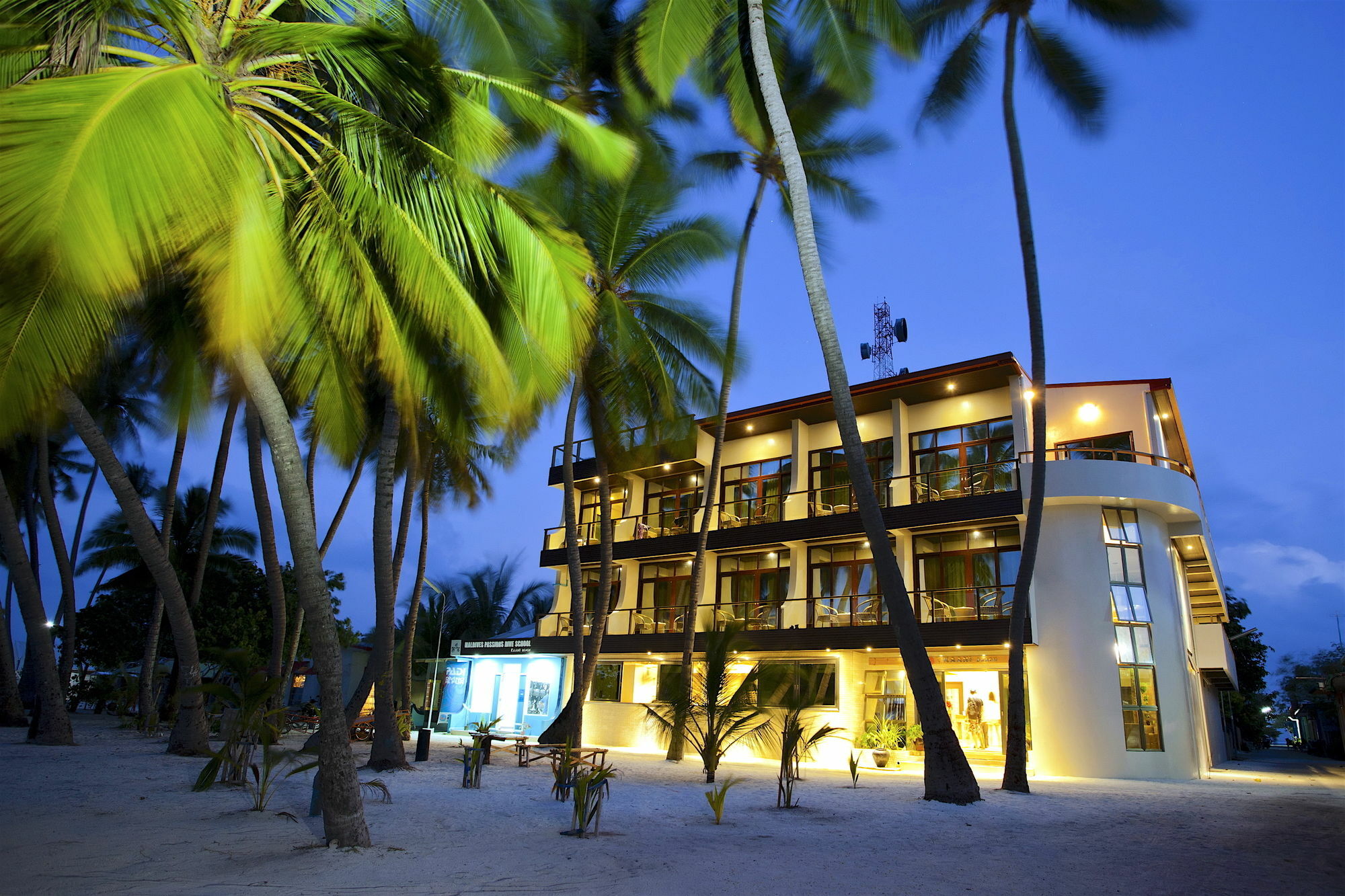 Kaani Beach Hotel Maafushi Exterior photo